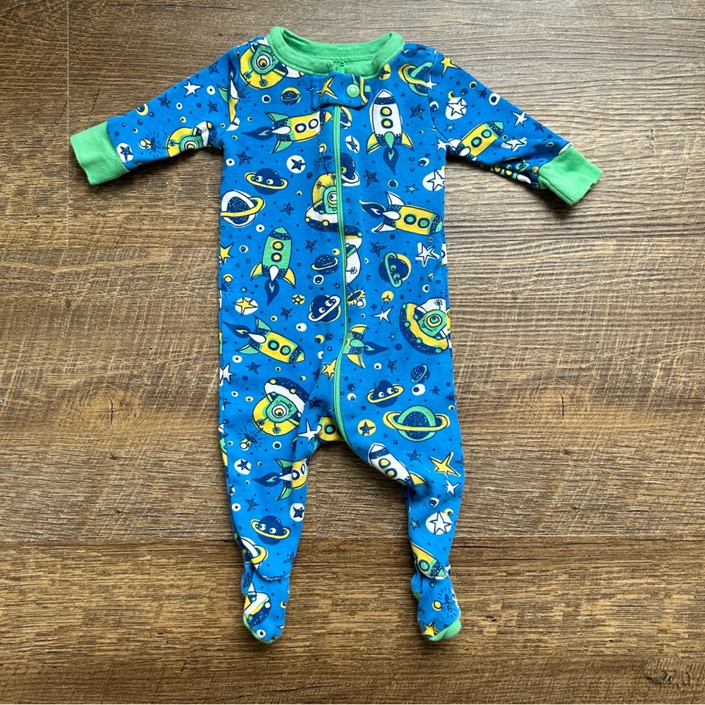 The Children’s Place Footie Pajama One Piece Lot Newborn Up to 7 lbs Boy Unisex - Picture 2 of 6
